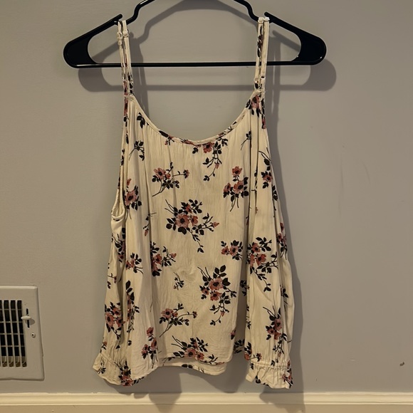 American Eagle Cold Shoulder Top - Picture 4 of 6